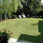 Holiday Home Balatonszárszó * Balatonszarszo