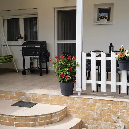Holiday Home Balatonszárszó Сasa de vacaciones *