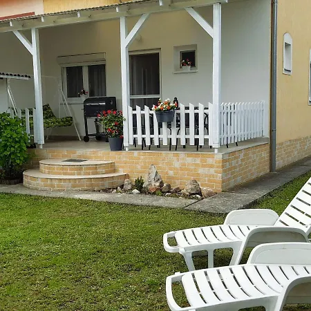 Holiday Home Balatonszarszo Hébergement de vacances Balatonszarszo