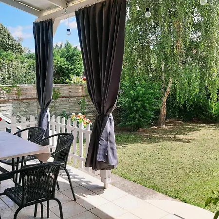 Сasa de vacaciones Holiday Home Balatonszárszó